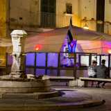 ...proprio l� dove una signora sta vendendo delle baresissime sgagliozze